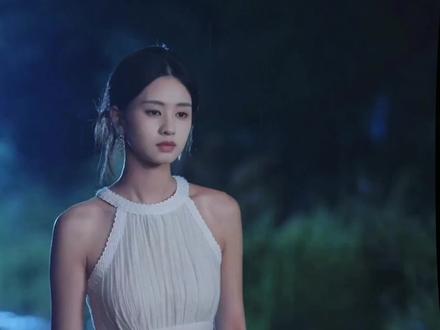 结婚纪念日当天女人被丈夫离婚还净身出户,绝望时自己的死对头却来找自己了。#梁思伟 #朱小雪 #新剧来袭 #织鲸