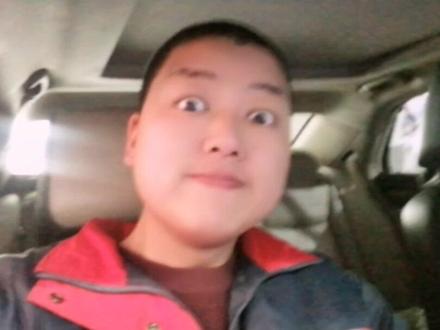 雪还在下,我依然在修车!需要过年吗?😄#抖音 #同城 #克莱斯勒 #汽车维修