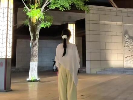 人间琴悠扬姑娘把谁记心上~#琵琶曲#古典舞 #国风古韵 #人间琴悠扬 编舞@佳万贯