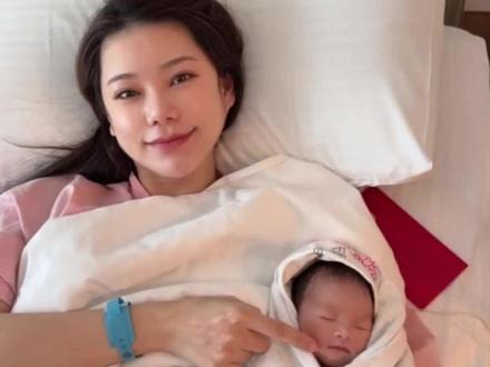 筱梅顺利产子,温柔落幕,幸福开场 从此多了一份软肋,也多了一生的铠甲。#马筱梅 #马筱梅怀孕了#马筱梅生了 #母子平安#幸福触手可及