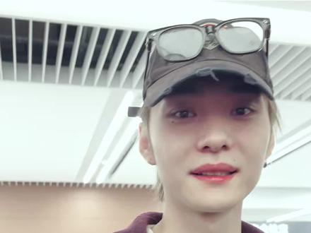 就这样被抓包@王译磊 啥时候再在成都拍戏啊#王译磊