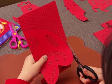 新年快到了,和孩子一起剪窗花吧,感受传统文化的同时,还能锻炼动手能力#亲子手工 #窗花 #剪纸 #窗花剪纸 #新年手工