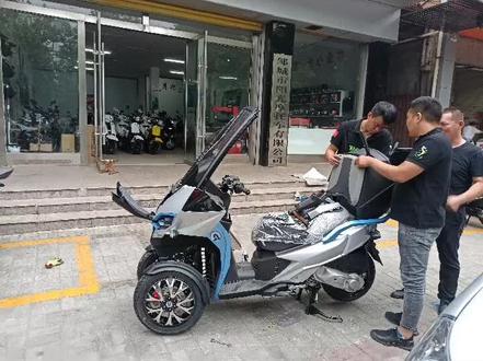 倒三机车梦,近观阿迪瓦200。
