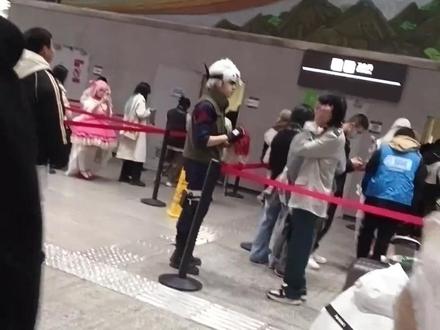 这下卡卡西可以加入柜杀队了 #卡卡西 #cos #万万想不到 #漫展 #震惊