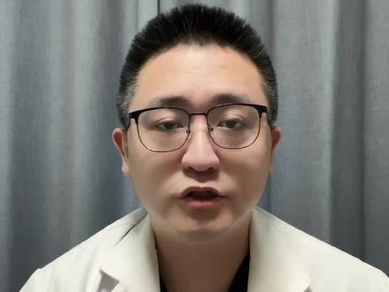 阿司匹林肠溶片饭后吃真的护胃吗? 所有长期吃阿司匹林肠溶片的人,今天这条视频,能救你的胃,甚至能救你的命!听好了!你以为饭后吃阿司匹林是护胃?大错特错!你这么吃,不仅药白吃了,还在亲手把你的胃往溃疡、胃出血里送!#抖出健康知识宝藏 #真实生活分享计划