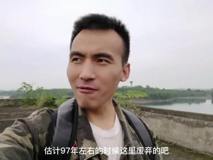 探索龙泉湖废弃游轮,繁华落尽后只剩一片狼藉。 #废弃游轮 #探险者 #龙泉湖 #探索发现