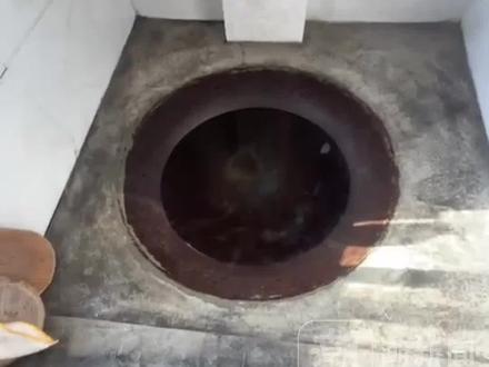 只有安徽宣城人才懂的澡锅文化,烧一锅水可以洗三个人,“洗的时候屁股下面要垫一块木板 ”