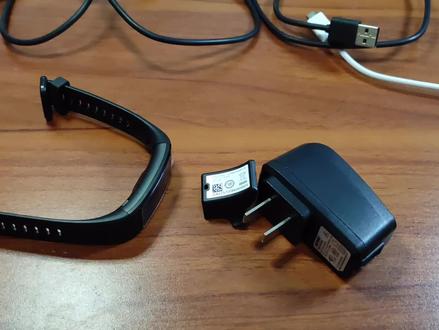 华为手环拿到手,没有实体按键,第一次怎么开机呢?