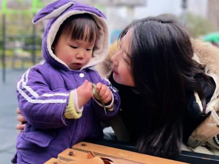 送你们一幅画 今天在公园看到一对母女在荡秋千,这画面太美好了,我要用画笔记录下来送给她们…
#抖音年味艺术图鉴 #2026绘画开年挑战 #送你们一幅画 #挑战画999个陌生人 #母女