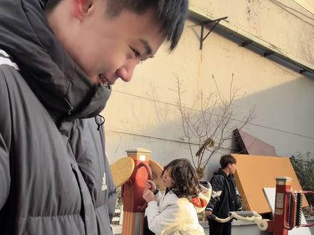 让学生以为裤裆开了,看学生什么反应 #00后老师 #化妆学校 #学化妆 #搞笑