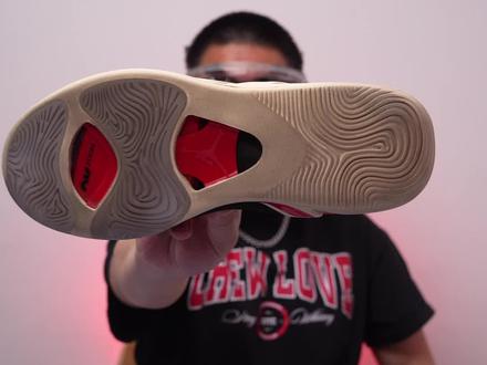 理想设计和实用主义的冲突,解决好又是功底的提升。这次塔图姆1代怕是.....|Jordan Tatum1塔图姆1代拆解#实战篮球鞋 #AJ #Jordan #塔图姆 #塔图姆1代 #球鞋测评 #拆解 #篮球🏀 #鞋狗的日常