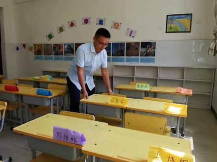 欢迎一年级小朋友加入育才大家庭!