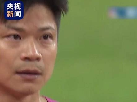 飞人苏炳添谢幕!#苏炳添完成职业生涯最后一场比赛 今晚,致敬苏炳添!