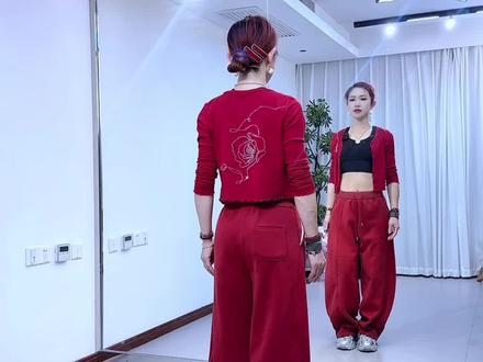 #风吹三千里 背面分解教程来啦✌️#努力让自己发光 #丫头加油 #小雅爵士广场舞 #最潮广场舞