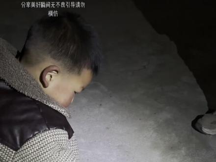 也是买到了网红款“报恩烟花”,20元燃放出了200元的效果,实测三分钟多,真是太惊喜啦!😄#烟花 #烟花最浪漫的一瞬间 #见证奇迹的时刻 #温暖瞬间