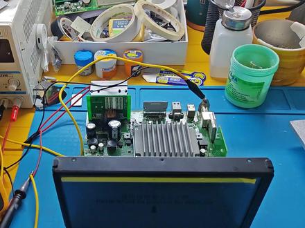 奇瑞艾瑞泽5汽车中控导航有声音,显示黑屏,显示屏供电原理分析