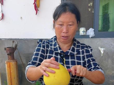 吃完的柚子皮别再扔了,拿来做柚子皮软糖,香甜软糯有嚼劲~#我的乡村生活 #农村美食 #柚子