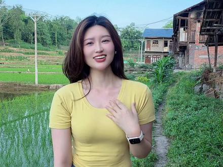 年少不知少妇好,错把少女当个宝,趁你现在还没老,快点来把少妇找😂#农村生活 #少妇杀手 #微胖女生