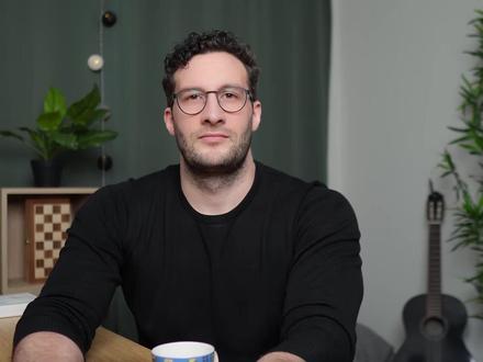 谷歌免费开源Gemma 4背后的战略布局 AI市场已分裂为封闭与开放两大阵营 谷歌为何免费开放Gemma 4 解析其云捕获 封锁中国 锁定开发者的三重策略 以及OpenAI与Anthropic的不同路径