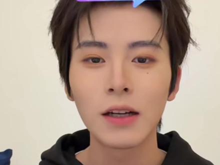背景音乐已调小(重新编辑) 4-23失踪哄睡主播回归的一天#一航 #直播切片 #蔷薇坠落 #小水母 #拆cp不成反成爸妈心尖宠