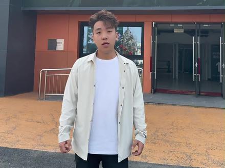 带大家看一下三角洲烽火职业联赛现场!