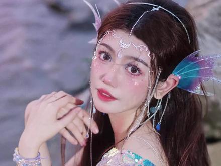总要当一次人鱼公主吧~今天的妆容有击中你的心脏吗?#化妆接力挑战#妆前妆后#人鱼妆