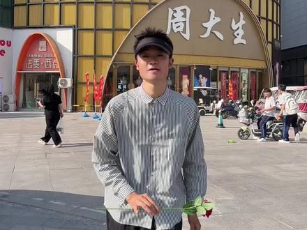 谁在原阳金店门口跳后羿摇!被路人围观了😂原阳的朋友刷到举个手!#后裔摇舞蹈挑战 #后裔舞#街头舞蹈 #原阳金店 #洋暖暖