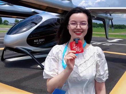 全球首架"三证齐全"吨级以上eVTOL交付! 7月22日,全球首架获颁“适航三证”(TC、PC和AC)的吨级以上eVTOL(电动垂直起降)航空器V2000CG凯瑞鸥由峰飞航空科技交付合利创兴智能。这标志着吨级以上eVTOL在技术与适航认证上实现全球突破,低空经济应用正加速落地。#看懂中国 #掘金计划2025