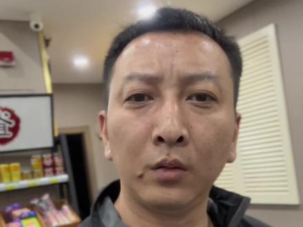 有人说他们家的菜是无锡棋牌室天花板,我雀朝会表示不服。@姜小白棋牌俱乐部 生意没小白家好,但是菜,雀朝会要争一争的。😂