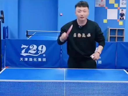 拉高吊,大家都知道向上摩擦,这只是造弧线的一个过程,但是一定要压弧线。详细看视频教学。