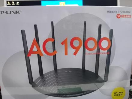 tplink7661千兆易展版路由器
产品简介:千兆信号,千兆端口,易展版本,可以两个同样易展版本的路由器,一键互连,两个路由器一个信号,支持盲插,不用怕插错线导致上不去网,分2.4g和5.0g两个信号,使用于60-150平米的空间使用。