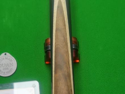 二手段氏金牌,编号096,证书配件齐全
长度:145cm
重量:17.2oz
杆头:10.2mm
重心:43mm
握把:29.8mm
#台球杆 #dou来打台球 #一杆清台 #369台球用品