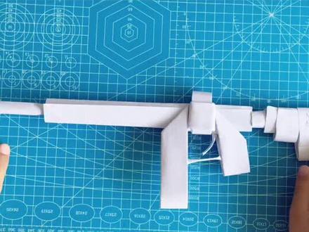 #折纸 #手工折纸 #动手制作 小男生的最爱,M416突击枪,过程很复杂,先给大家展示一下。