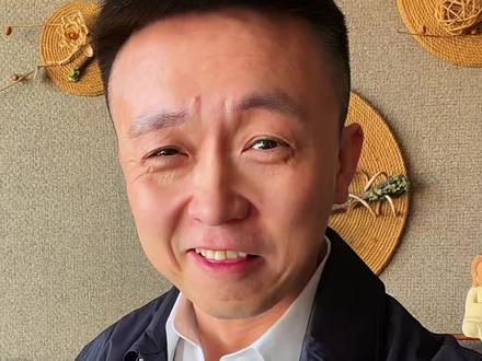 玉芬在吗?我是彪哥,把你板正的小照片发出来哥看看,好久不见我都忘了你长啥样了😂哈哈#歌曲玉芬啊玉芬你让彪哥好伤心 #一学就会系列 #治愈系笑容