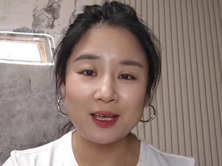 哈哈,这种巨丑穿搭也不知道是谁发现的,还穿出去了,你们觉得好看吗?#龟背羽绒服 #弯刀裤 #龟背羽绒服配弯刀裤 #冬季穿搭 #