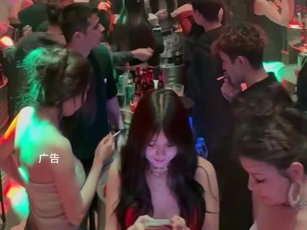 19.9就能在哈密路的ACE跳舞俱乐部跳舞蹦迪嗨一晚上了!赶紧嗨起来!#Ace跳舞俱乐部#乌鲁木齐夜生活 #乌鲁木齐酒吧 #城市魅力打卡#酒吧蹦迪