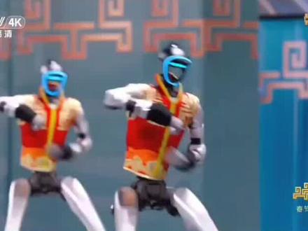 宇树王兴兴:去年扭秧歌,今年能跑能跳。多个机器人动作都是全球首次。聊聊想让机器人为你做什么?#人形机器人二次开发 #宇树王兴兴 #机器人二次开发 #中国制造走向世界 #科技改变生活