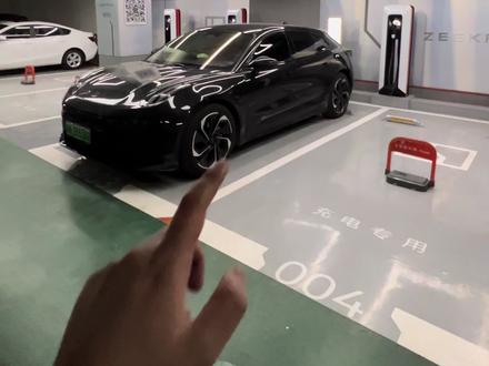 我这台极氪001行驶了32万公里了,另我最满意的就是这个终身质保的政策,免费帮我换了一块新电池。现在极氪又开始主动召回检测电池了,如果你的需要检测会有人主动联系你,咱们已经更换过电池的车友们,这次就不再召回范围之内了!#极氪001 #大有氪为