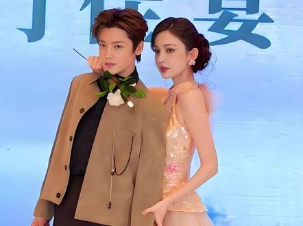 为何古力娜扎身高让男星“避之不及”,侯明昊被海拔硬控,张艺兴不占优势,直到陈星旭出马才勉强拉开差距#张云龙 #古力娜扎 #关晓彤 #娱乐评论大赏 #内容启发搜索