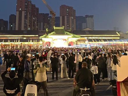 五一假期去哪逛?5月2日,周口关帝庙历史街区“大美三川 潮玩五一”五一活动(无人机表演展示的部分图片,段大眼 拍摄)#周口文旅 #人文周口 #五一去哪儿 #我要上热们 #我在抖音聊拍照