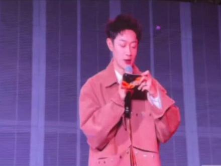 真的要被lulu的滑跪帅死了#王橹杰 #穆祉丞 #橹穆 #橹穆双人舞台 #时代峰峻新年音乐会