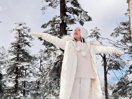 又近 又美!滑雪六盘水!2026,南国冰雪城·贵州六盘水,开启你的跨年奇旅!
#六盘水文旅 #六盘水滑雪季 #跨年 #元旦 #又近又美滑雪六盘水