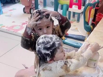 #人类幼崽 孩子突然间的安静那必定是在作妖😂😂#萌娃