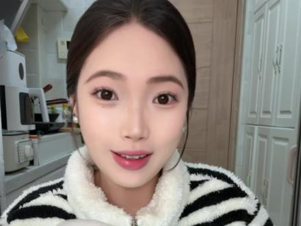 今天终于轮到我来切霉豆腐了!#下饭菜 #美食 #霉豆腐 #霉豆腐制作 #零食推荐