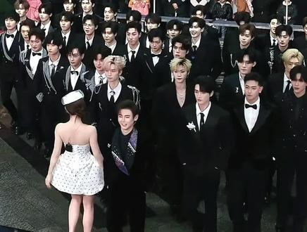 #龙浩天酉阳大舞台 #龙浩天瑶瑶男团再次联动 #001三月直播日记 #AI瑶瑶团播 #银河系001 公会赛以后,龙浩天男团银河系A,瑶瑶男团银河系001,再次梦幻联动,太帅了吧!@001-王林🍃 @A-以太⚡️ @AI瑶瑶• 银河系001|团队招优PGY @龙浩天男团·银河系A(团队招优)PGY