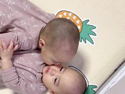 第330天~今天给花毛安排了玉米蒸虾排~鲜香味美,又造光盘了~#宝宝辅食 #双胞胎 #带娃 #萌娃日常