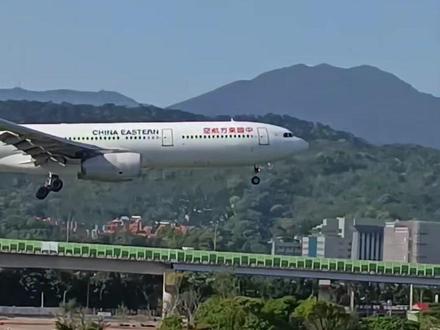 来自大陆飞机降落台北#中国台湾#台北#飞机降落