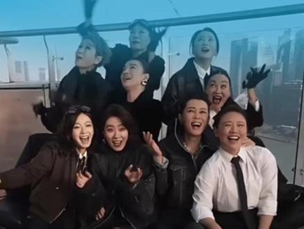 抖音时尚风格之夜 嘉人和抖音的权威我先知先觉!#见识到粉彩盛典的厉害啦#粉彩系#抖音时尚风格之夜 #时尚风格之夜 #粉彩系