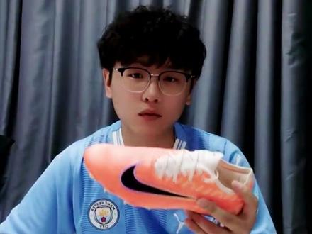 GX还是luna?德布劳内会成为第一个穿着luna的男足运动员吗#耐克 #足球鞋 #女足世界杯#唯有足球不可辜负 #足球⚽️