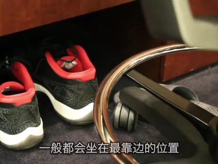 NBA更衣室的8條潛規則:Curry的位置為何在最中間,Thompson卻在最邊上?1
#篮球 #抖音热门 #热门 #篮球技巧 #上热门 #篮球分享